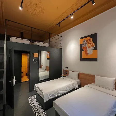 Hostel Globe Runner
