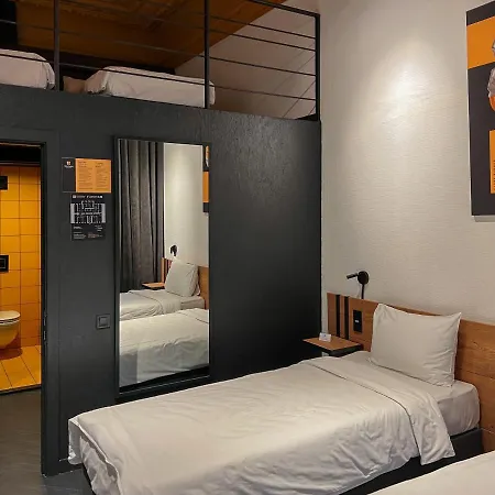 Hostel Globe Runner