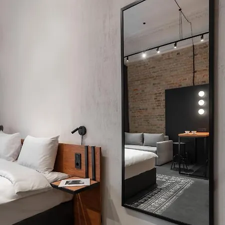 Hostel Globe Runner