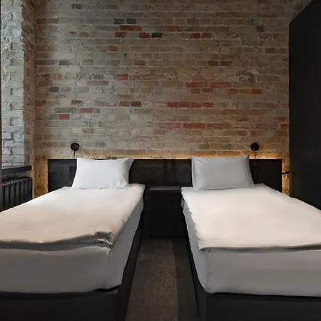 Globe Runner Hostel