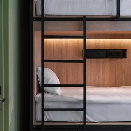Globe Runner Hostel *